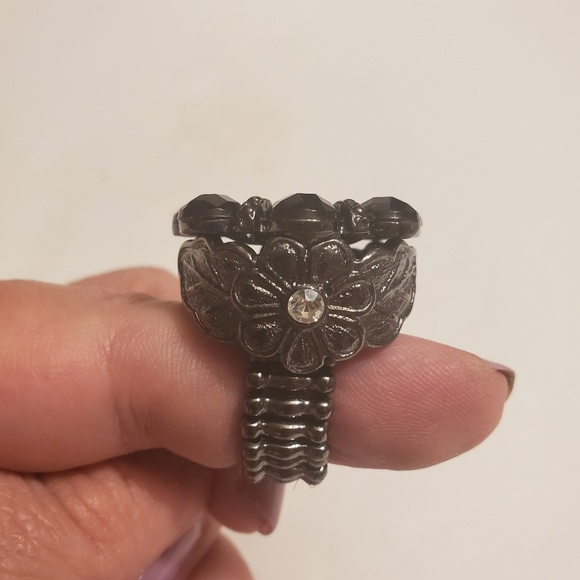 Gorgeous Statement Ring Stretchable Band - Picture 2 of 6